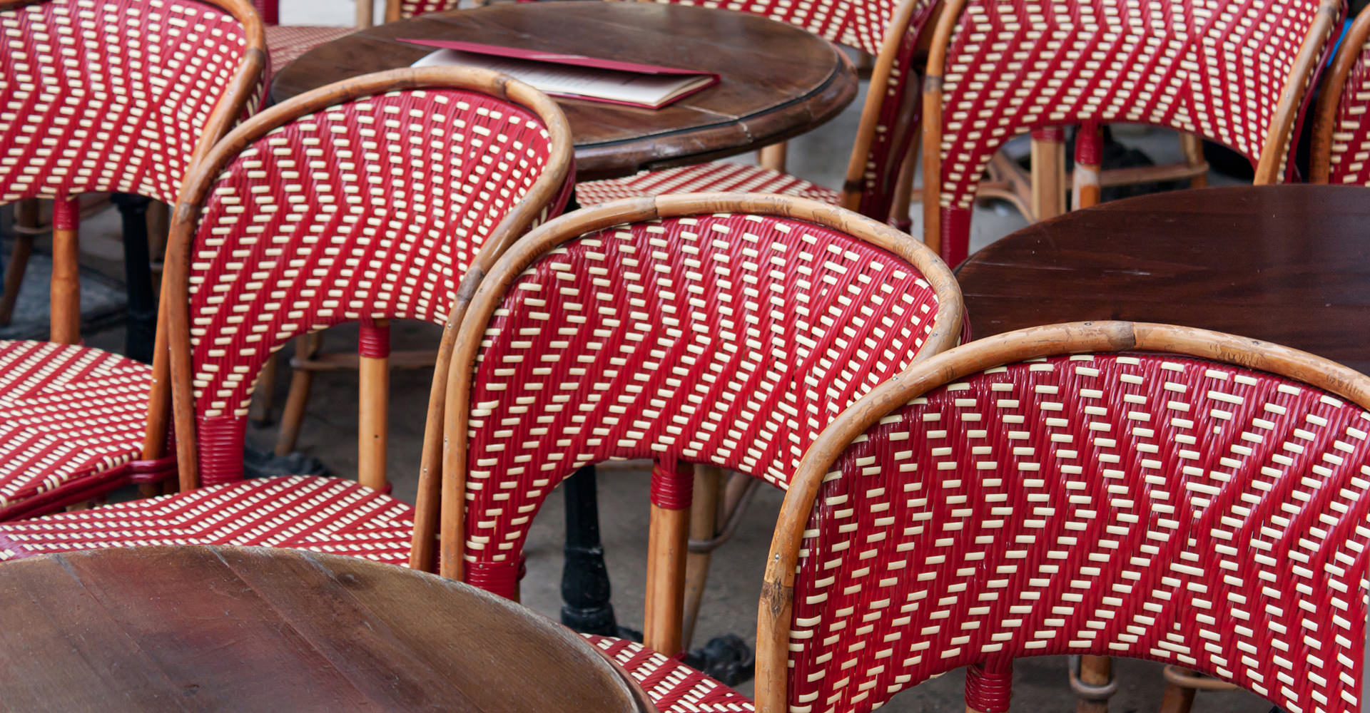 Au Café Maupassant